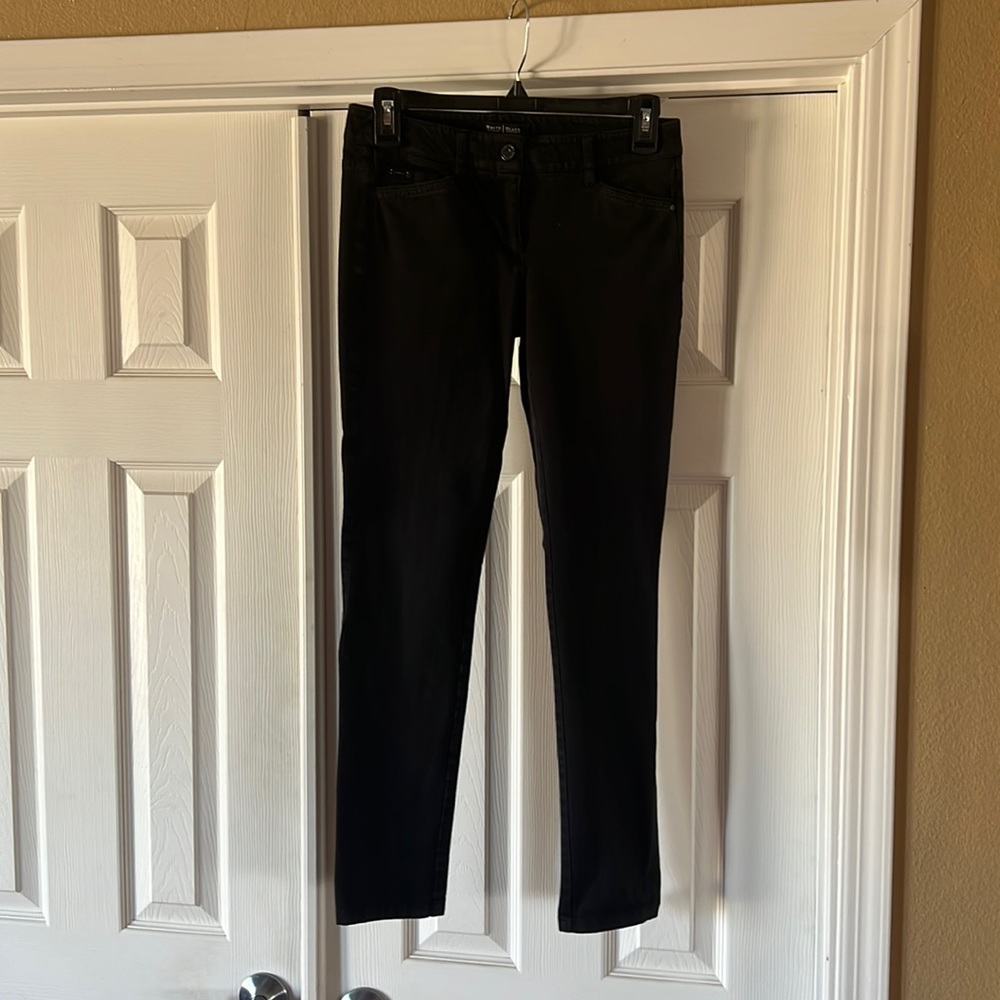 White House Black Market Skinny jeans with stretch. Size 00L